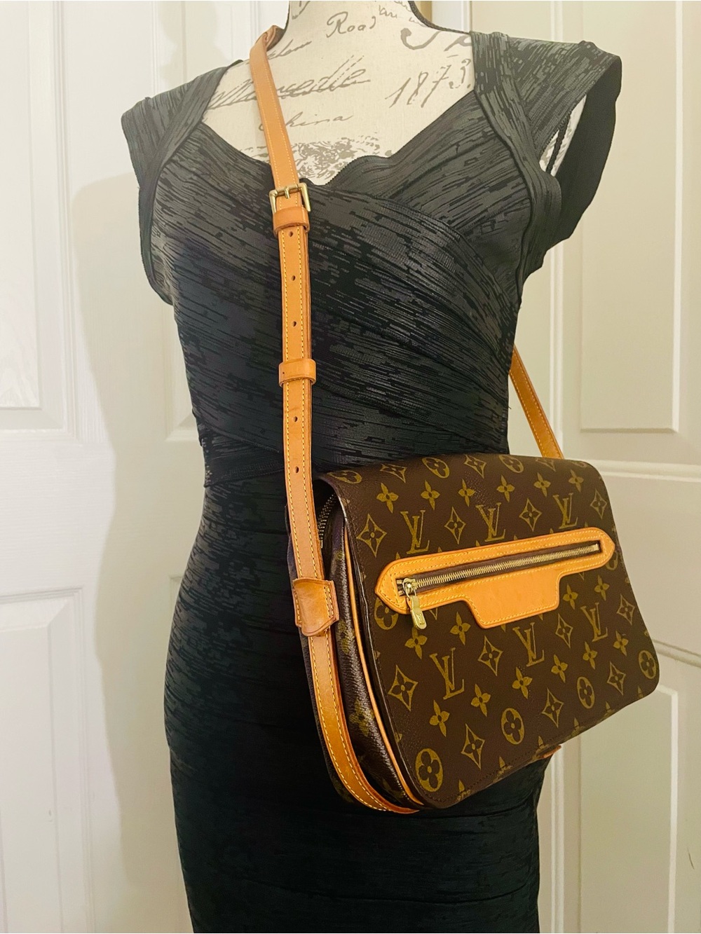 Louis Vuitton Saint Germain 28 Monogram Leather Crossbody Leather Strap